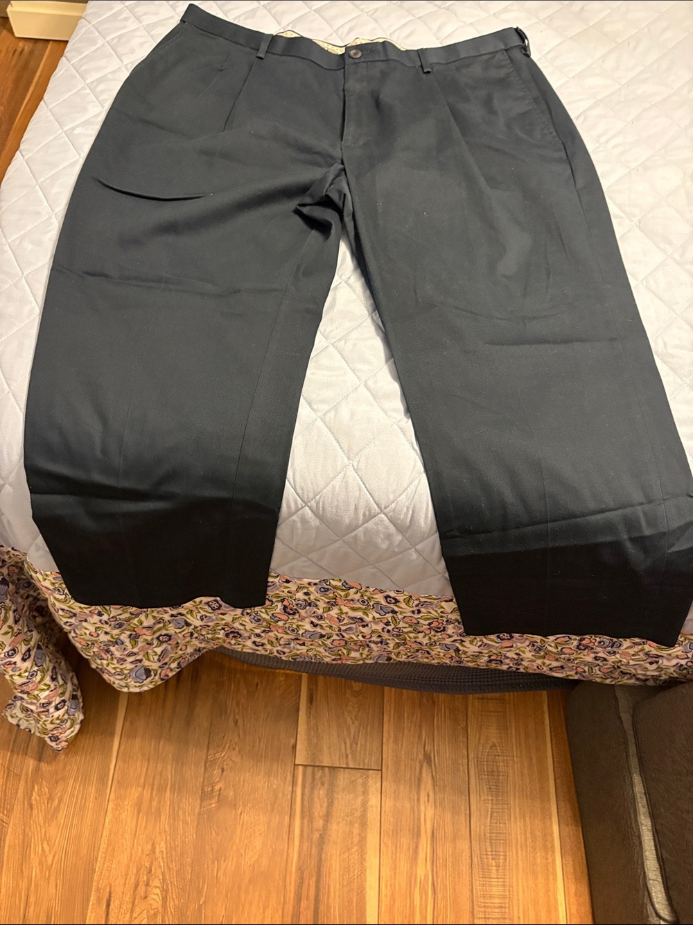 Haggar Men's Classic navy blue Dress Pants - Pleated Front